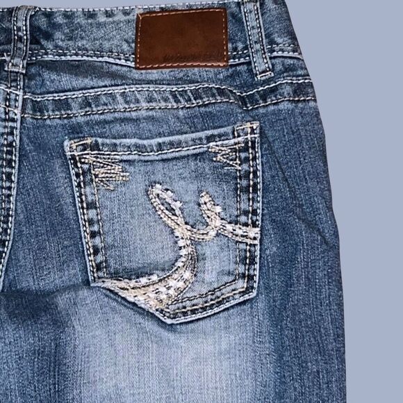 Maurices Light Wash Faded Denim Capris Size 5/6 Long 28x25 #36 - Picture 5 of 6